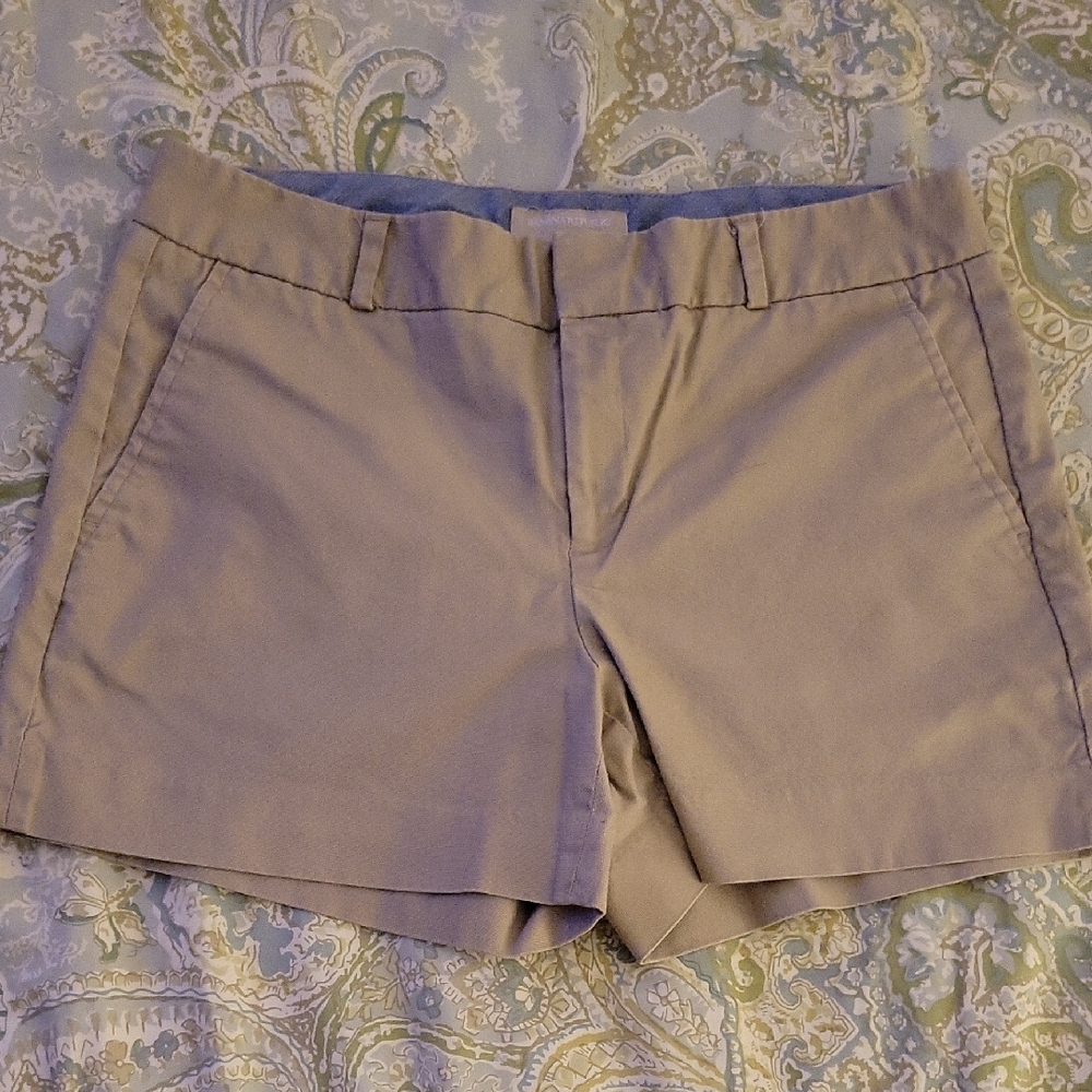 BANANA REPUBLIC HAMPTON FIT SHORTS